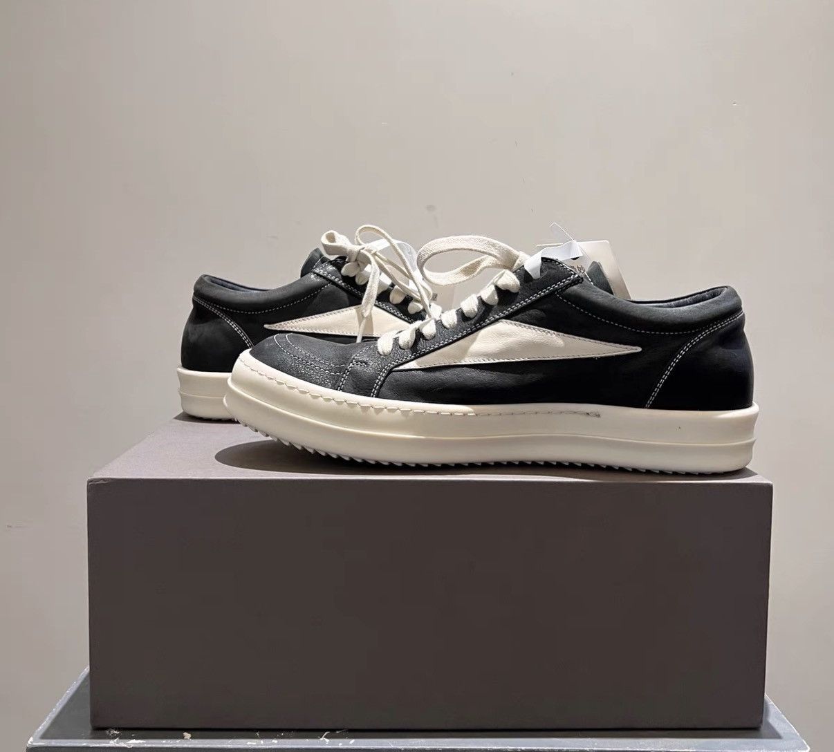 Rick Owens Rick Owens Mainline Brushed Leather Sneakers Size US 9.5 / EU 42-43 - 4 Thumbnail