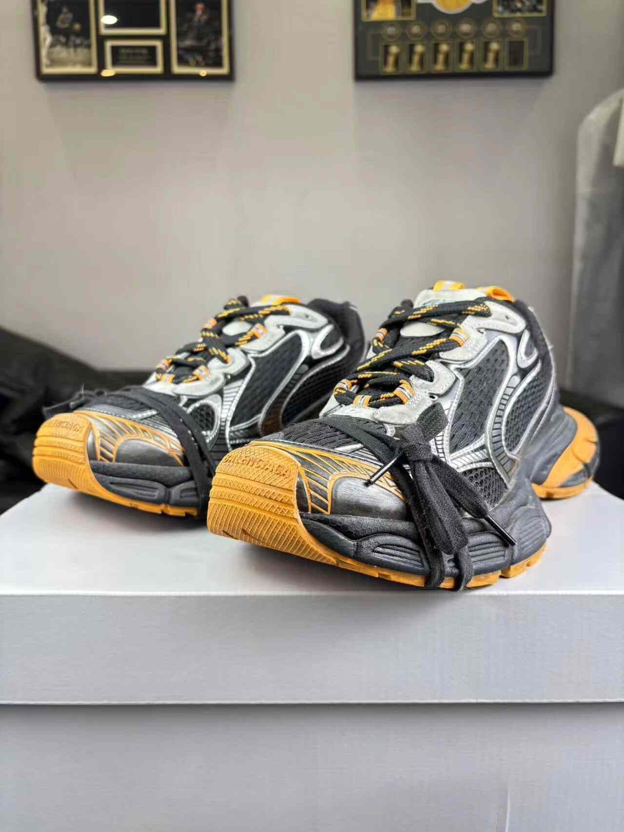 Balenciaga Balenciaga Orange Lowtop Sneakers XXXL Men Size US 10 / EU 43 - 1 Thumbnail