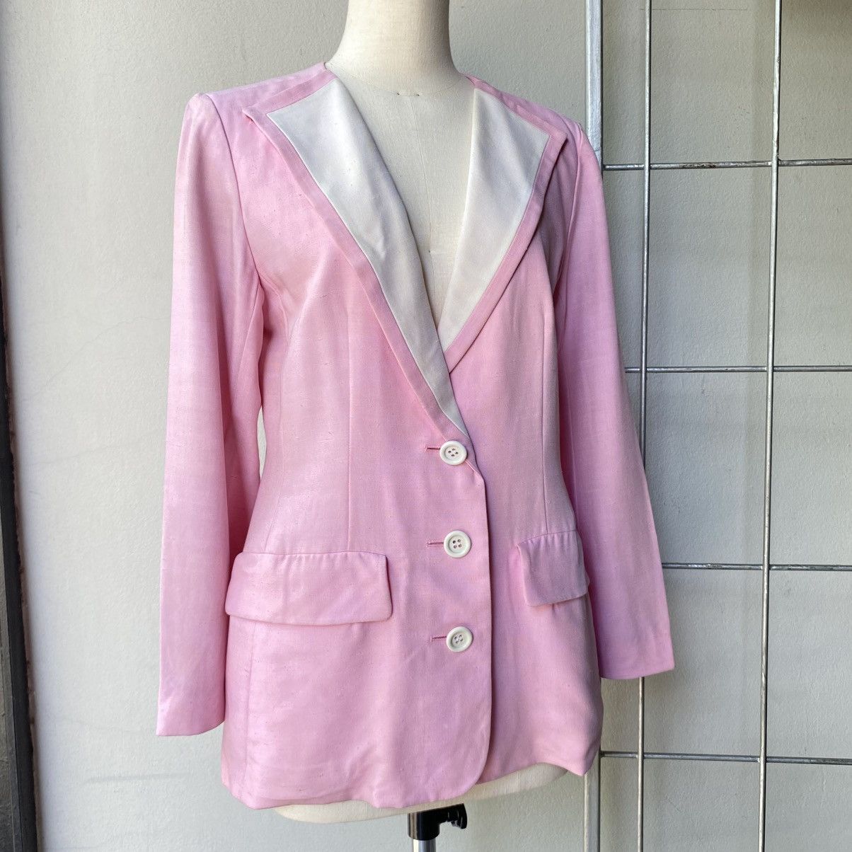 Yves Saint Laurent YVES Saint Laurent Sweet Pink Silk Blazer with White Collar Size M / US 6-8 / IT 42-44 - 10 Thumbnail