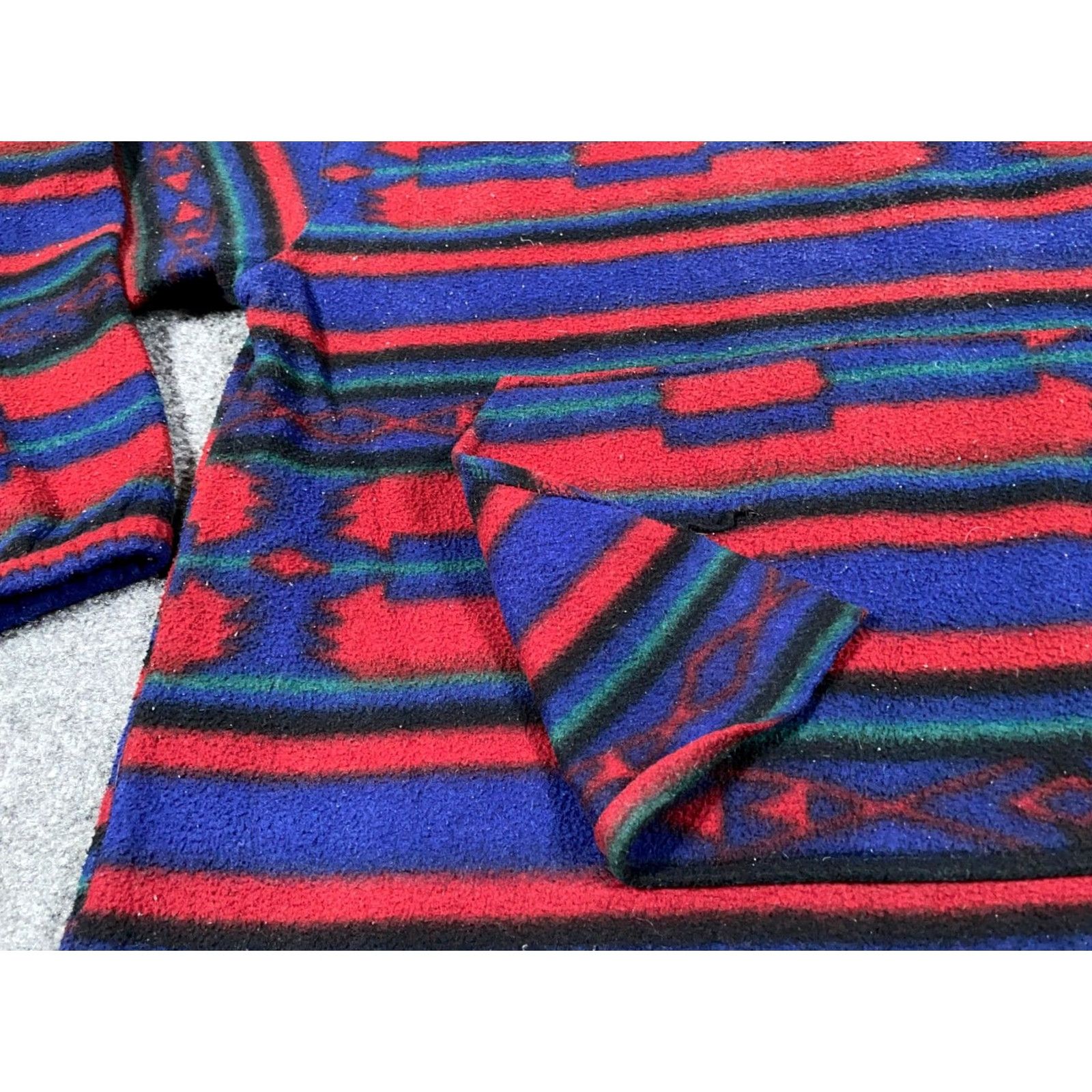 Vintage VINTAGE GARB Oversized Aztec Pattern Fleece Pullover Hoodie Men Medium Red Geometric 90s Tribal Crew Neck Size US M / EU 48-50 / 2 - 4 Thumbnail