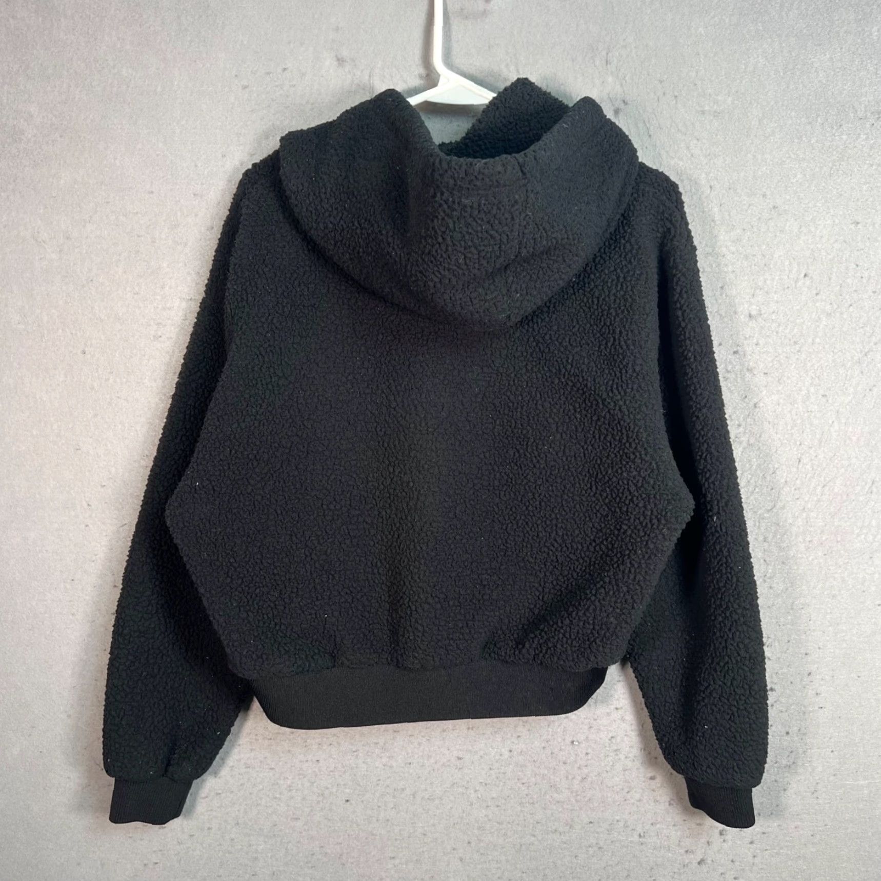 Vintage BLANKNYC Black Sherpa Fleece Hoodie Medium Womens Pullover Clothing Sweatshirt 100% Polyester Hooded Winter Fall Spring Activewear Adults Women Size M / US 6-8 / IT 42-44 - 2 Thumbnail