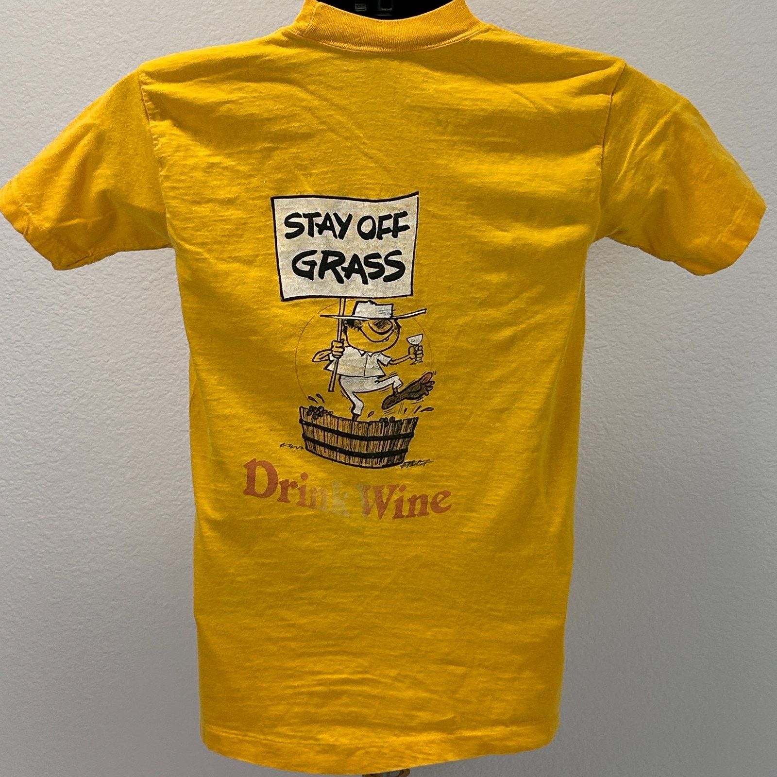 Anvil Vintage Steer N Stein Stay Off Grass Drink Wine T Shirt XS Size US XS / EU 42 / 0 - 3 Thumbnail