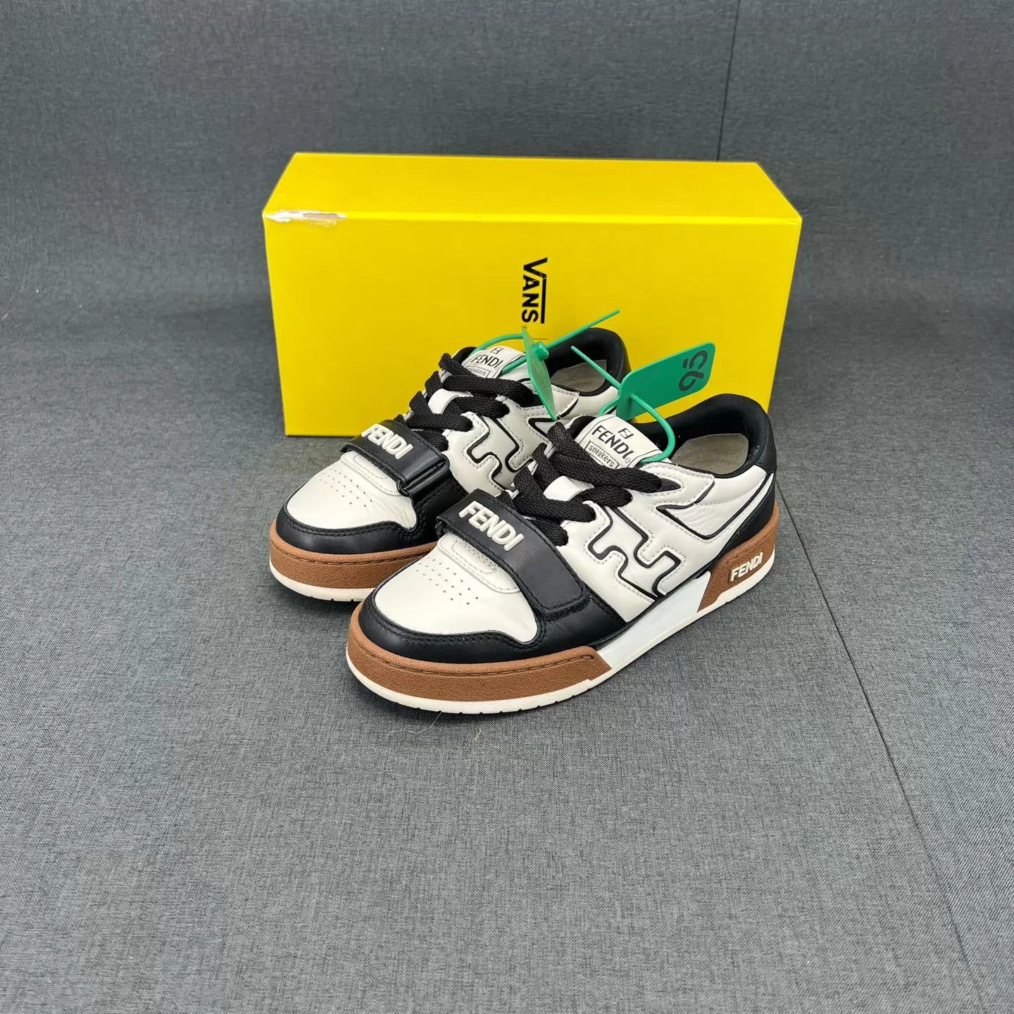 Fendi Fendi Match Women's 35.5 Black/White/Beige 99 New Size US 5 / IT 35 - 1 Thumbnail