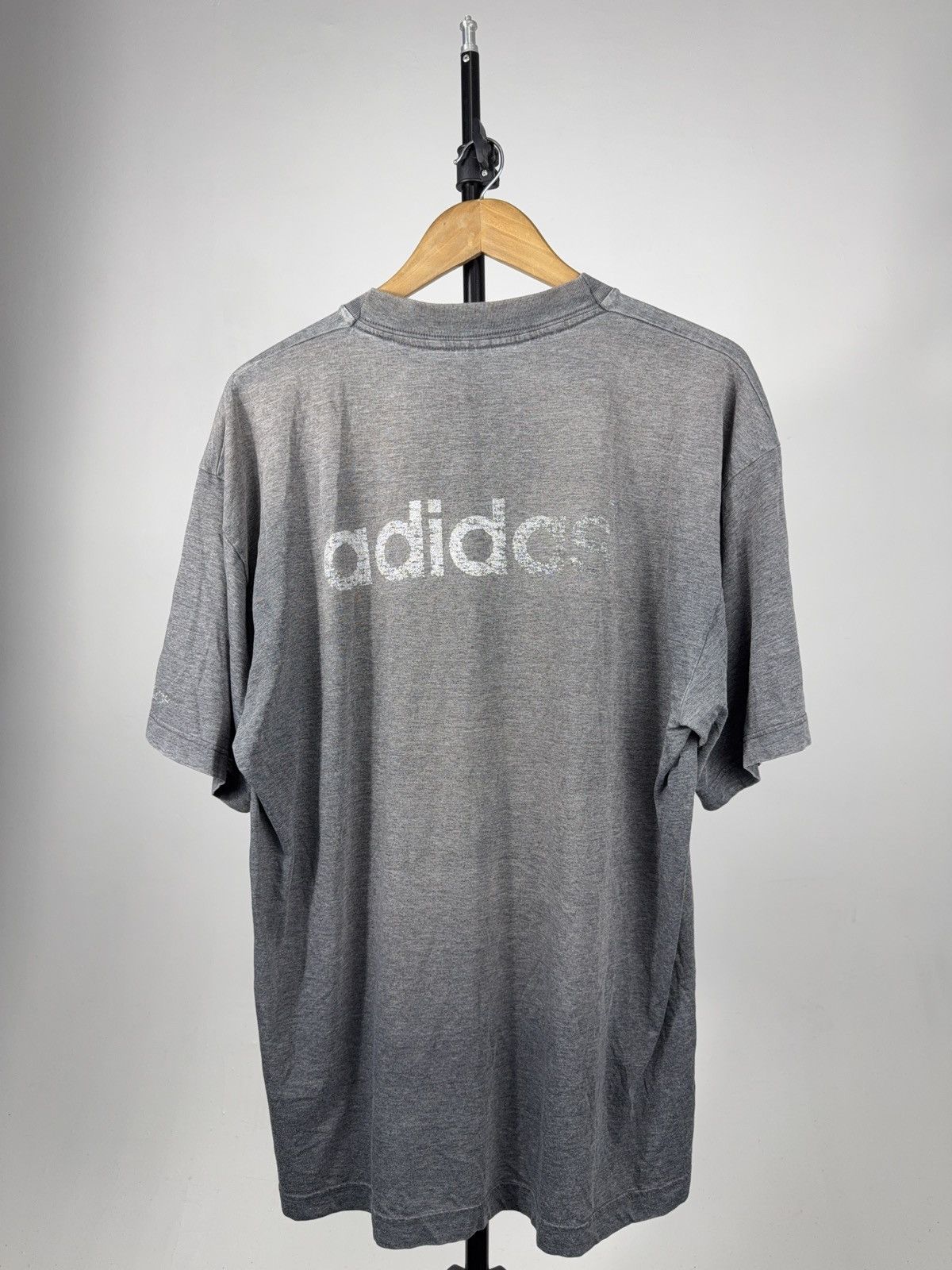 Adidas Vintage 90s Adidas Distressed Faded Logo Grey Boxy T-Shirt Size US XL / EU 56 / 4 - 12 Thumbnail