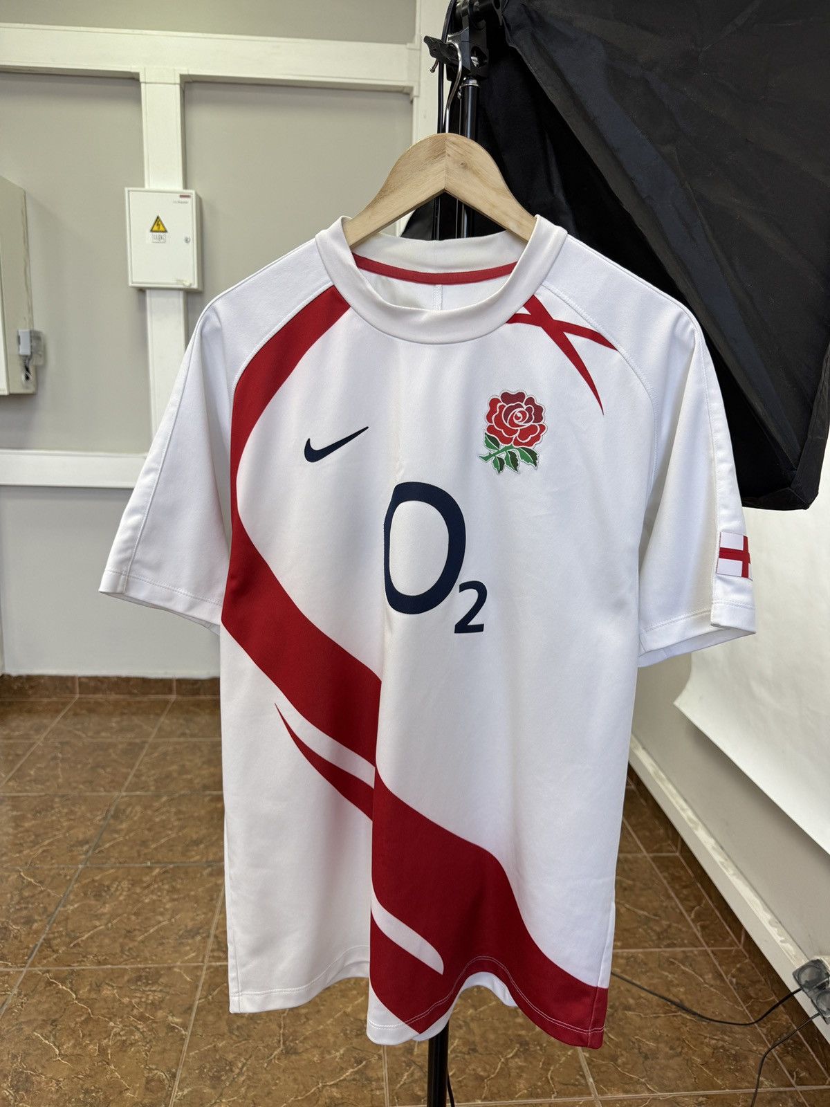 Nike 🏴󠁧󠁢󠁥󠁮󠁧󠁿 Vintage Y2K Nike Rugby England O2 T-Shirt Rare Retro Size US L / EU 52-54 / 3 - 1 Thumbnail