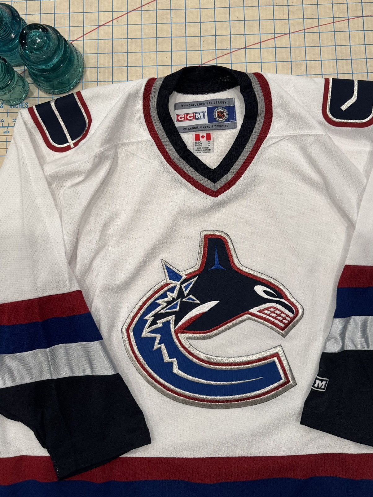 Ccm NWT CCM Vancouver Canucks Orca Logo Jersey White Size XL Men Size US XL / EU 56 / 4 - 7 Thumbnail