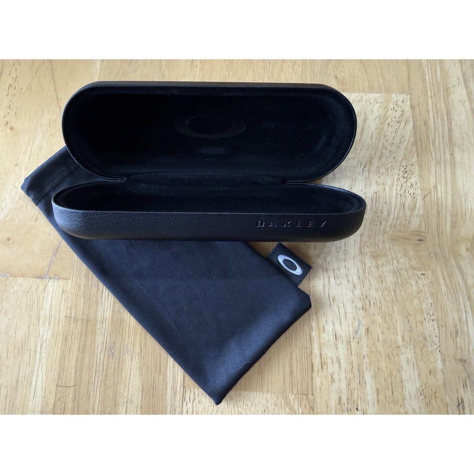 Oakley OAKLEY Black Eye Glasses Hard Clam Shell & Black Soft Pouch Size ONE SIZE - 5 Thumbnail