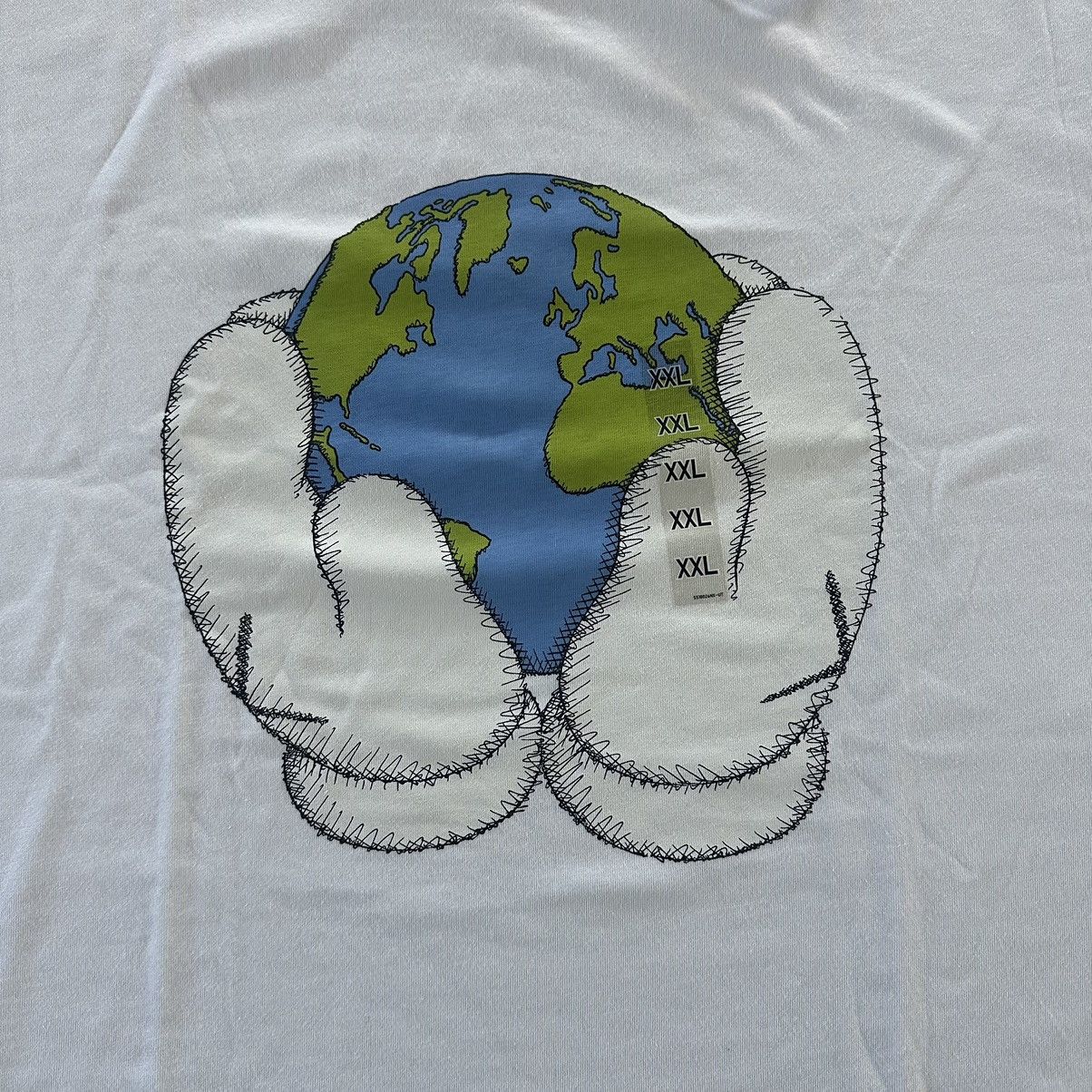 Kaws Kaws x Uniqlo “Peace for All” Shirt Size US XXL / EU 58 / 5 - 2 Thumbnail