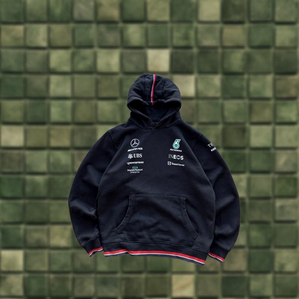 Mercedes-Benz VINTAGE Mercedes-Benz AMG Petronas Formula One Team Black Hoodie Men M Size Crew Neck Pullover Logo 90s Streetwear Cars Racing Nike style? Size US M / EU 48-50 / 2 - 1 Thumbnail
