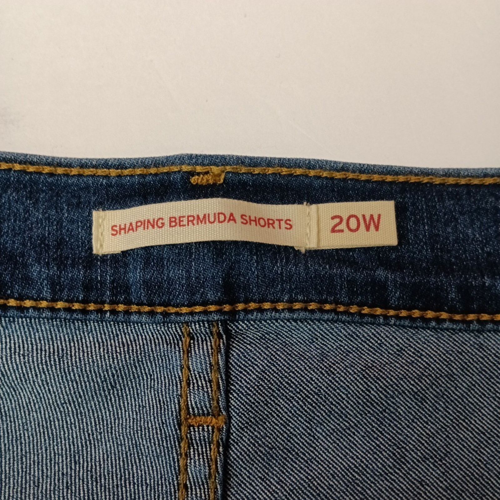 Levi's Levi's Shaping Bermuda Shorts Womens 20W Mid Rise Blue Denim Size 40" / US 18 - 3 Thumbnail