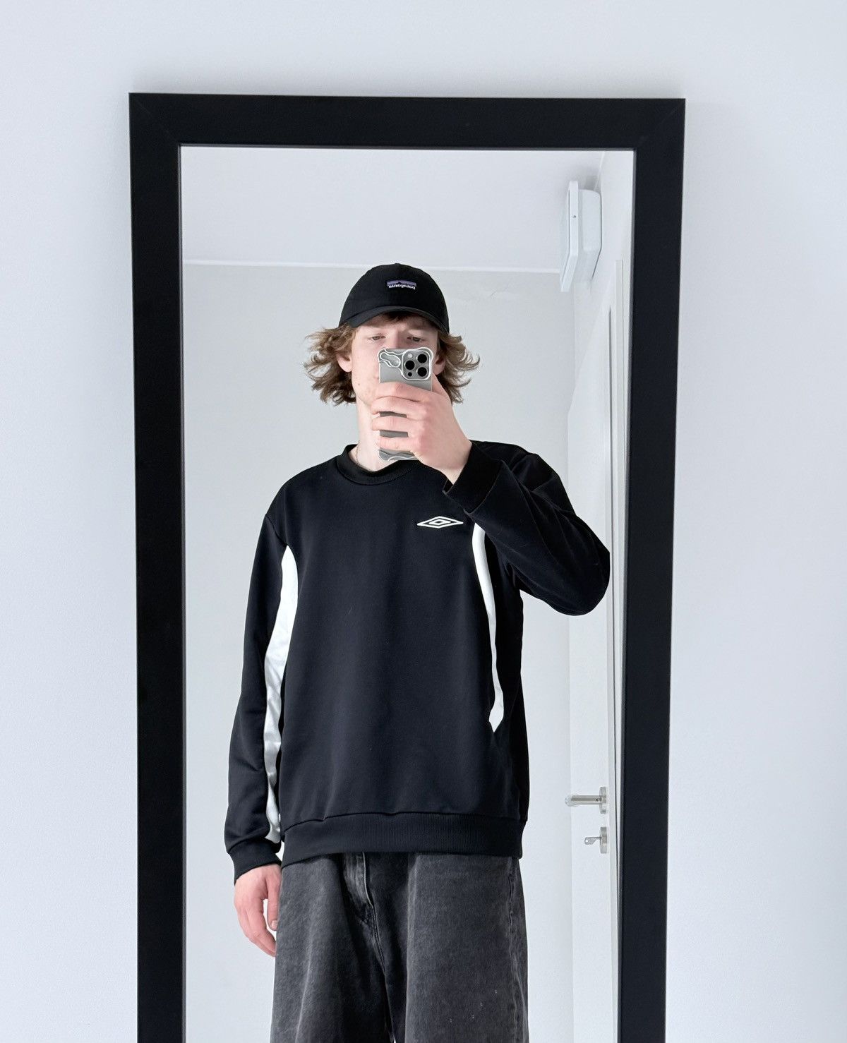 Umbro Vintage Umbro Y2K avantgarde streetwear sweatshirt Size US XL / EU 56 / 4 - 3 Thumbnail
