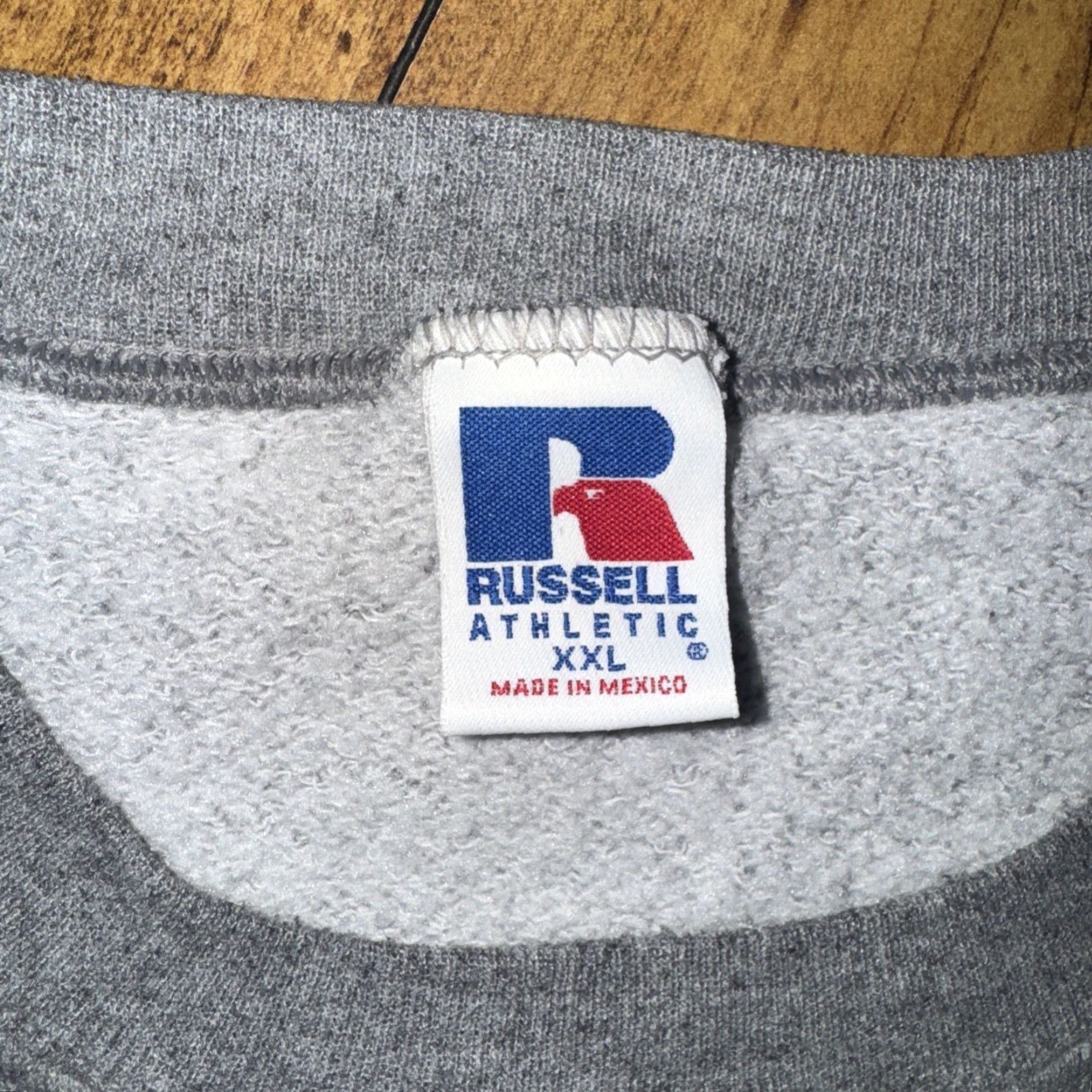 Russell Athletic VINTAGE Russell Athletic Sweatshirt Crewneck Gray 2XL Men 27x28 Distressed Y2K Streetwear Size US XXL / EU 58 / 5 - 6 Thumbnail