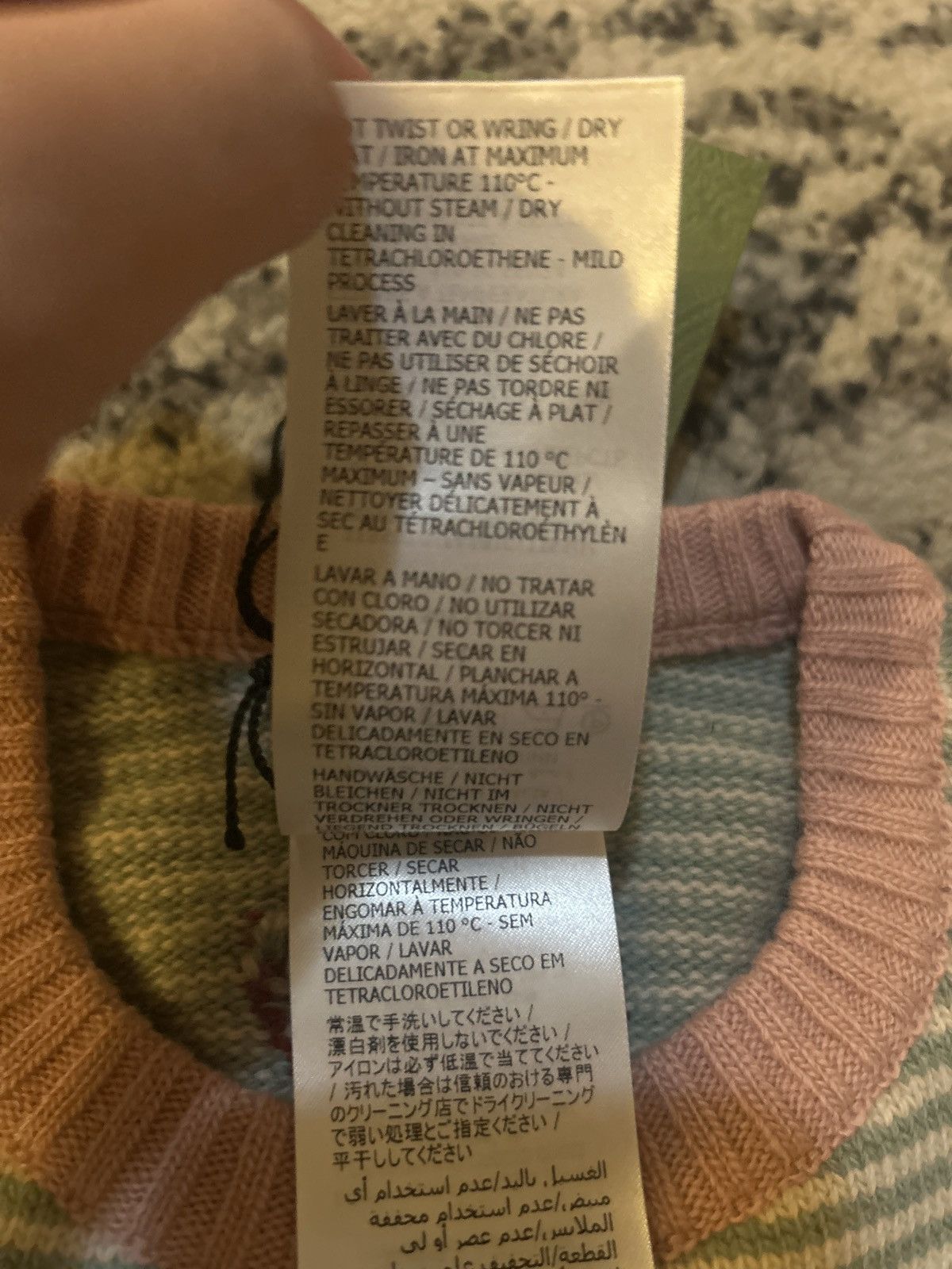 Gucci Gucci Strawberry Wool Dog Sweater size L Size ONE SIZE - 8 Thumbnail