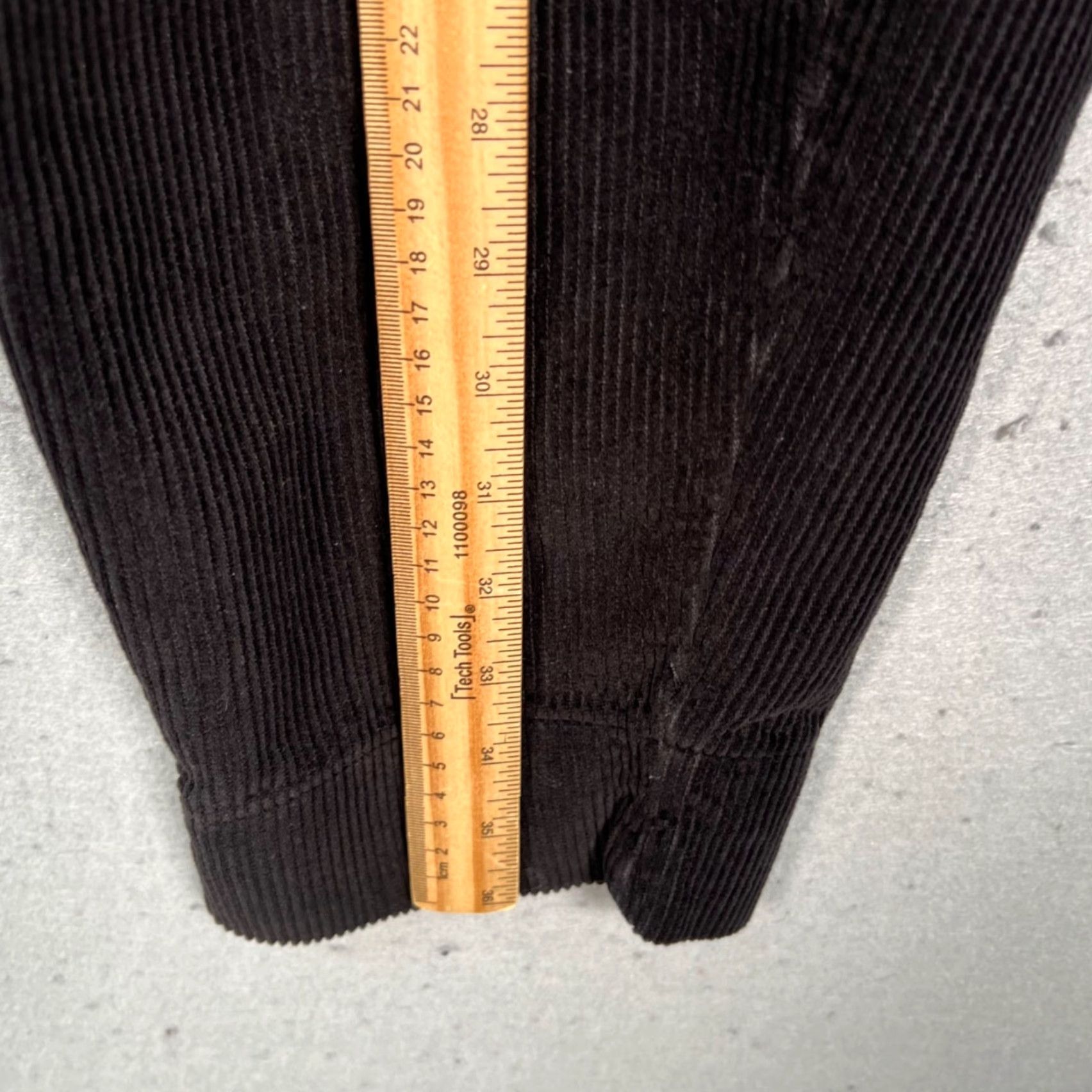 Zara Zara Mens Pants Black Corduroy Pleated Trousers Tapered Leg Chino Pants Casual Size 30 Regular Front Pleated Pocket Slash Pocket Inseam 26 in Mens Size US 30 / EU 46 - 5 Thumbnail