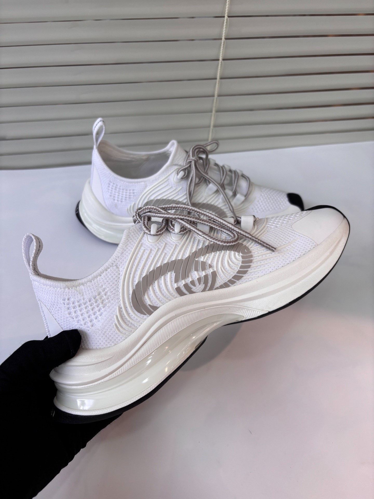 Gucci Gucci Run Series Fabric Running Shoes Size US 5 / IT 35 - 1 Thumbnail