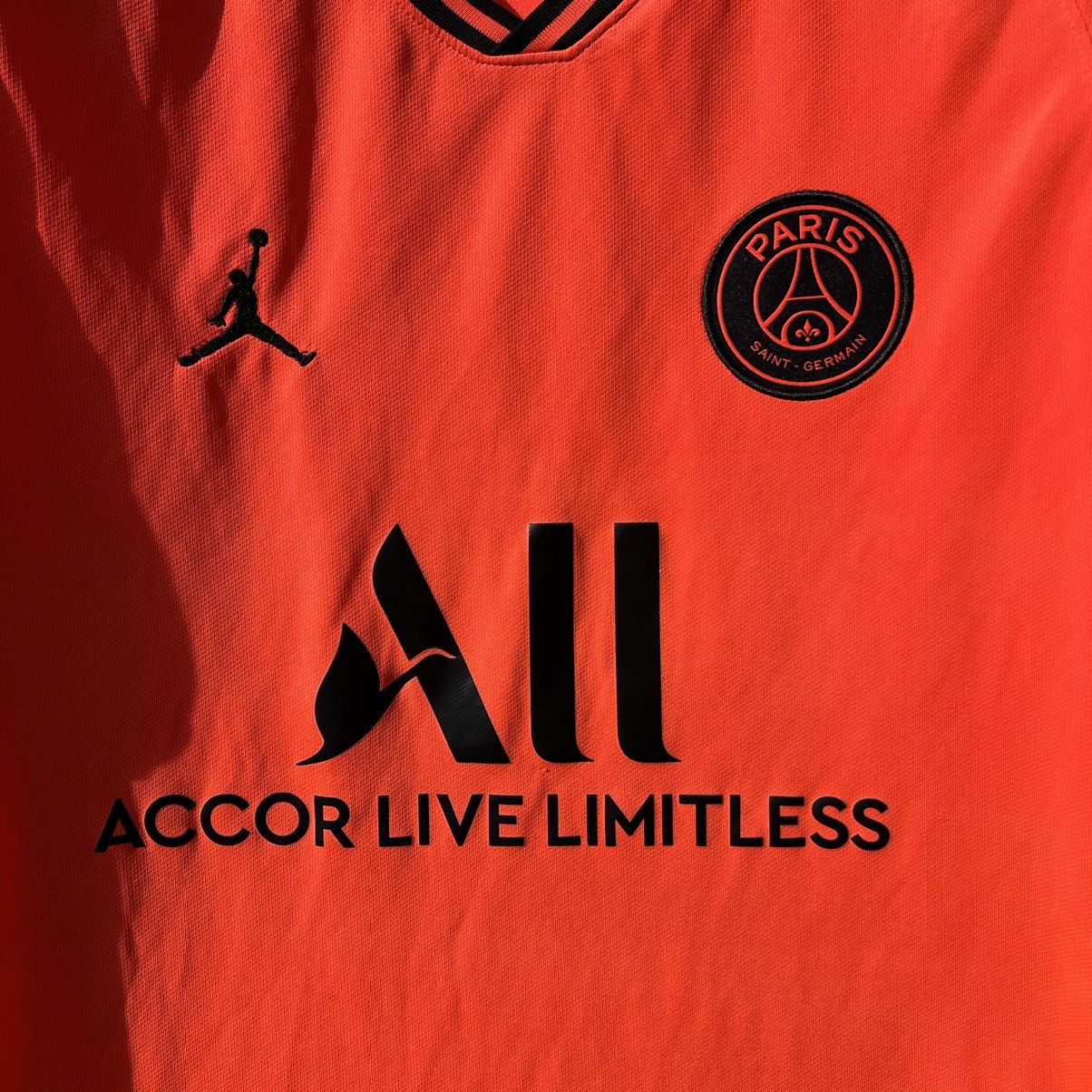 Jordan Brand Paris Saint Germain 2019-2020 soccer jersey football jordan Size US L / EU 52-54 / 3 - 3 Thumbnail