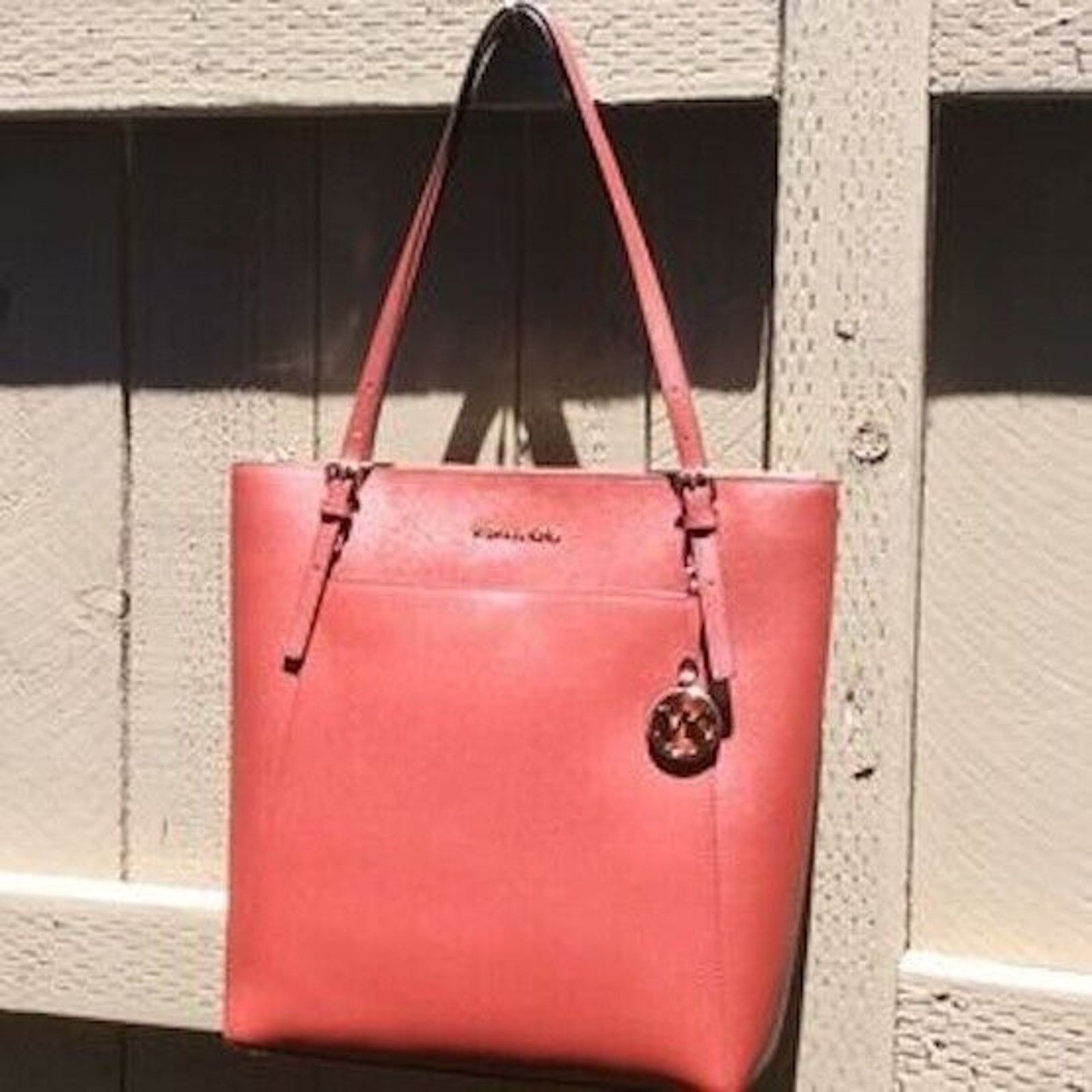 Michael Kors MICHAEL KORS LARGE LEATHER TOTE HANDBAG NWT Size ONE SIZE - 3 Thumbnail