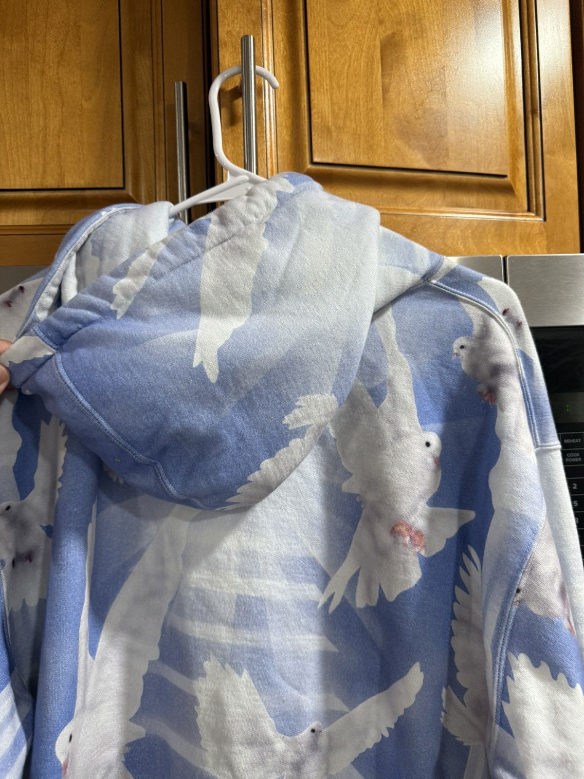 Supreme Supreme Doves Hoodie Size Large Size US L / EU 52-54 / 3 - 9 Thumbnail
