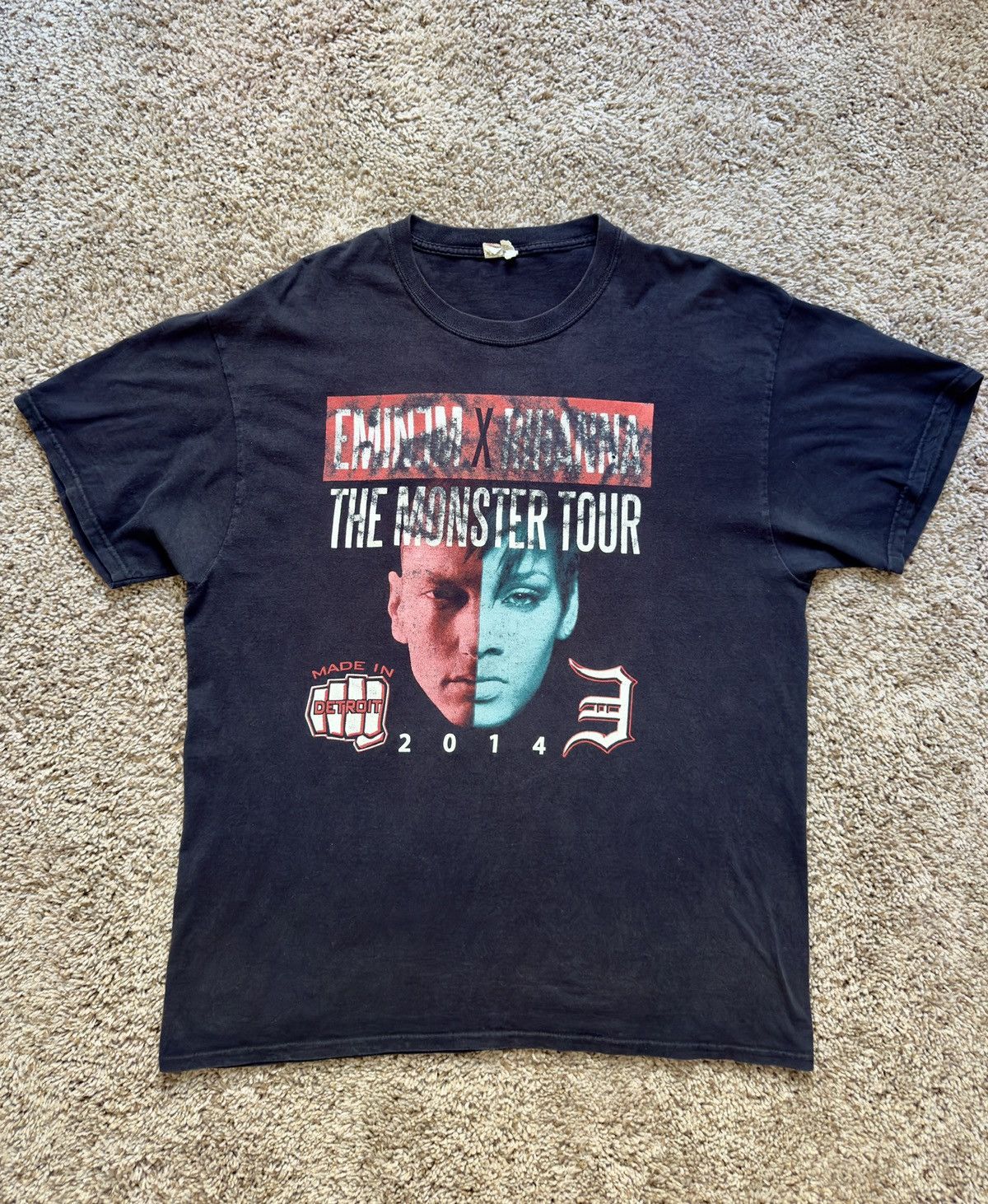 EMINEM x RIHANNA 2014 ツアー プリントロゴ Ｔシャツ　XL Eminem X Rihanna- “The Monster Tour” - 2014 - Black Shirt. S