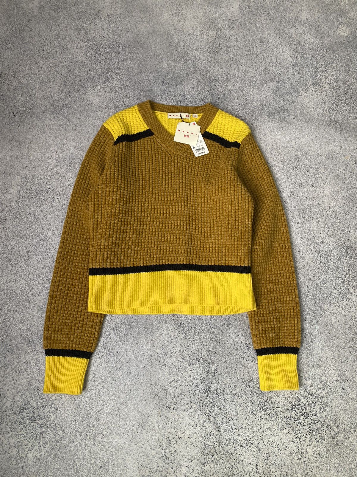 Marni × Uniqlo × Vintage FW22 Knitted Marni x Uniqlo Vneck Cropped Women’s Sweater Size XL / US 12-14 / IT 48-50 - 3 Thumbnail