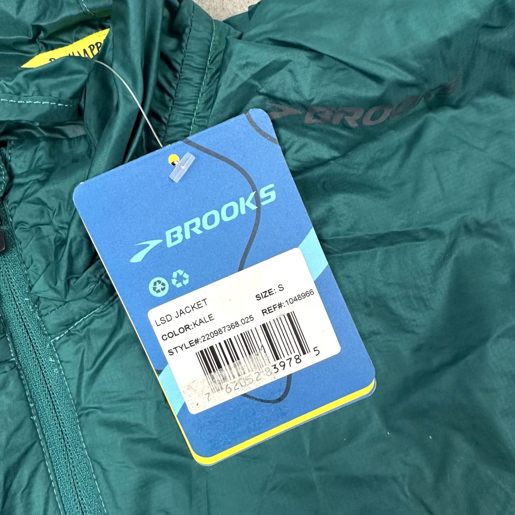 Brooks Brooks LSD Jacket Womens Small Kale Windbreaker Packable Reflective S Running & Jogging Zip Pockets Green Size S / US 4 / IT 40 - 4 Thumbnail