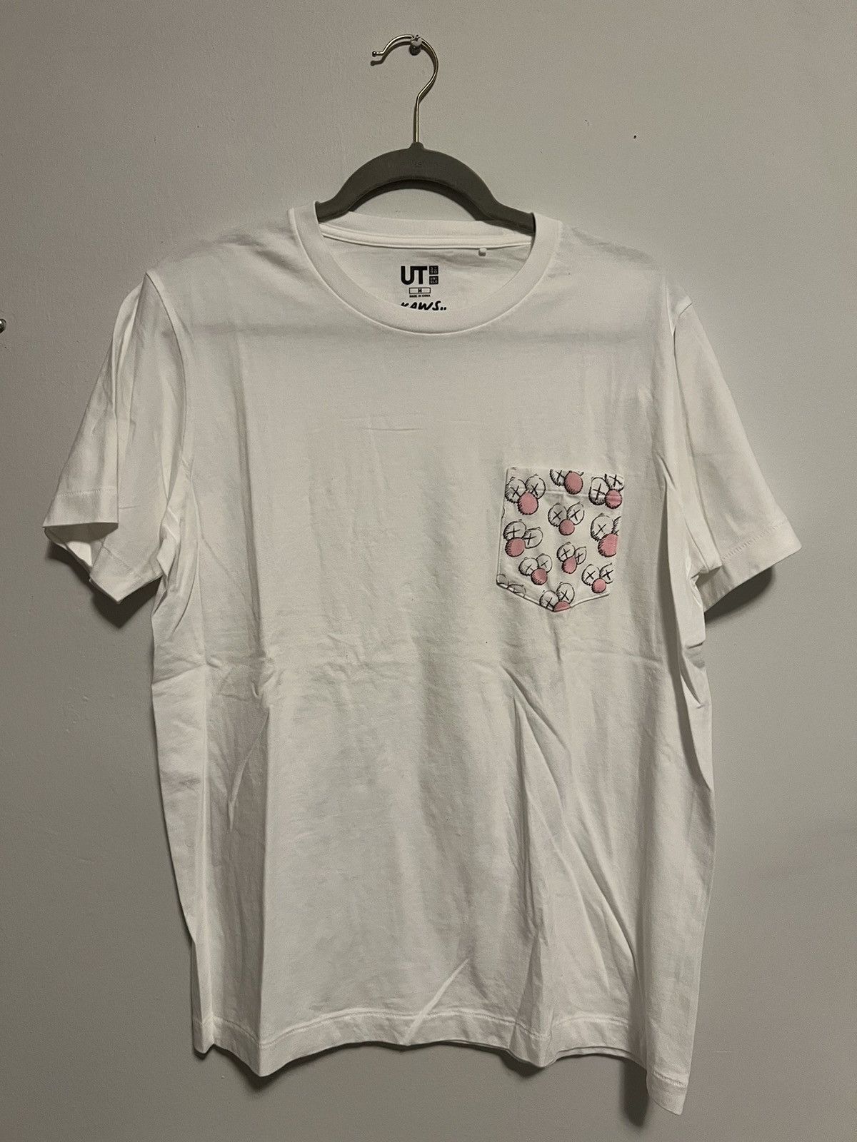 Kaws × Uniqlo KAWS x Uniqlo BFF Pocket Tee SS19 Size US M / EU 48-50 / 2 - 1 Thumbnail