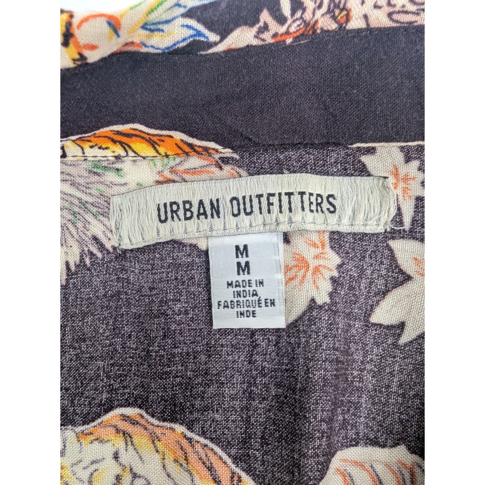 Urban Outfitters Urban Outfitters Dragon & Tiger Battle Print Button Shirt Dress Pockets Medium Shirt Mens M Multicolor Short Sleeve Button-Up Rayon Size 40R - 7 Thumbnail