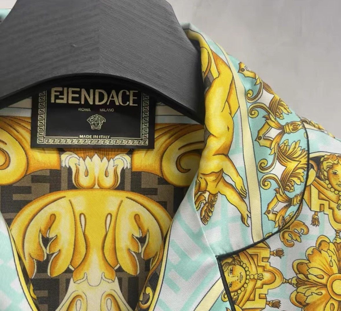 Versace Versace Mulberry silk shirt Size US S / EU 44-46 / 1 - 3 Thumbnail
