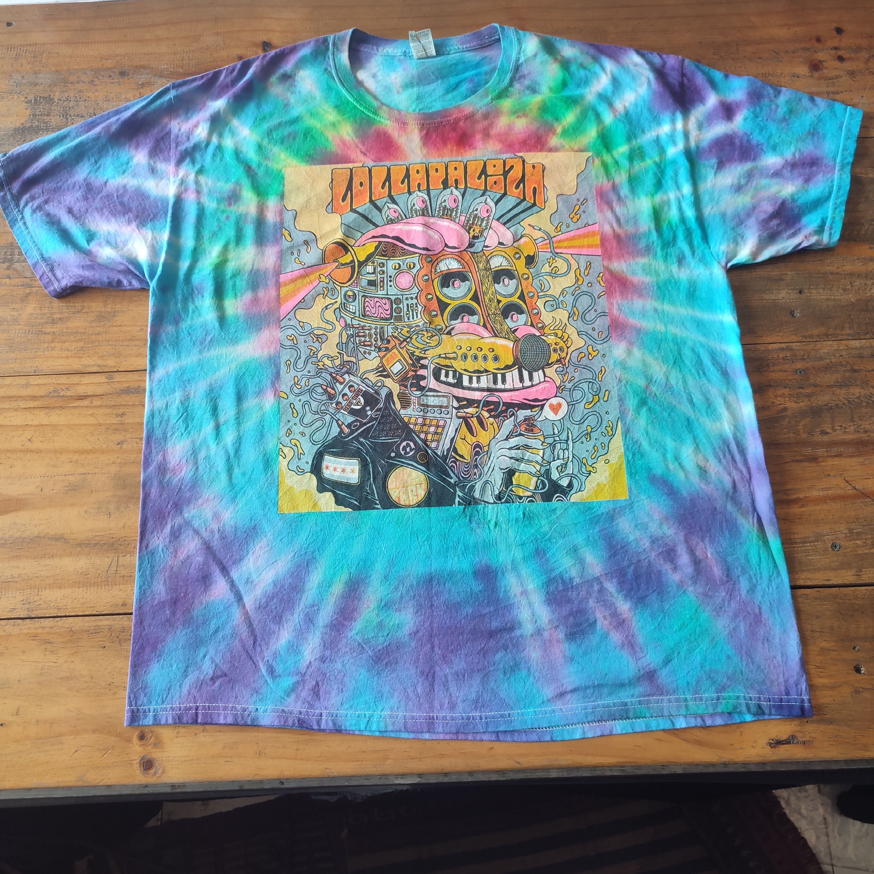 Band Tees 2022 LOLLAPALOOZA T SHIRT Size US XL / EU 56 / 4 - 2 Thumbnail