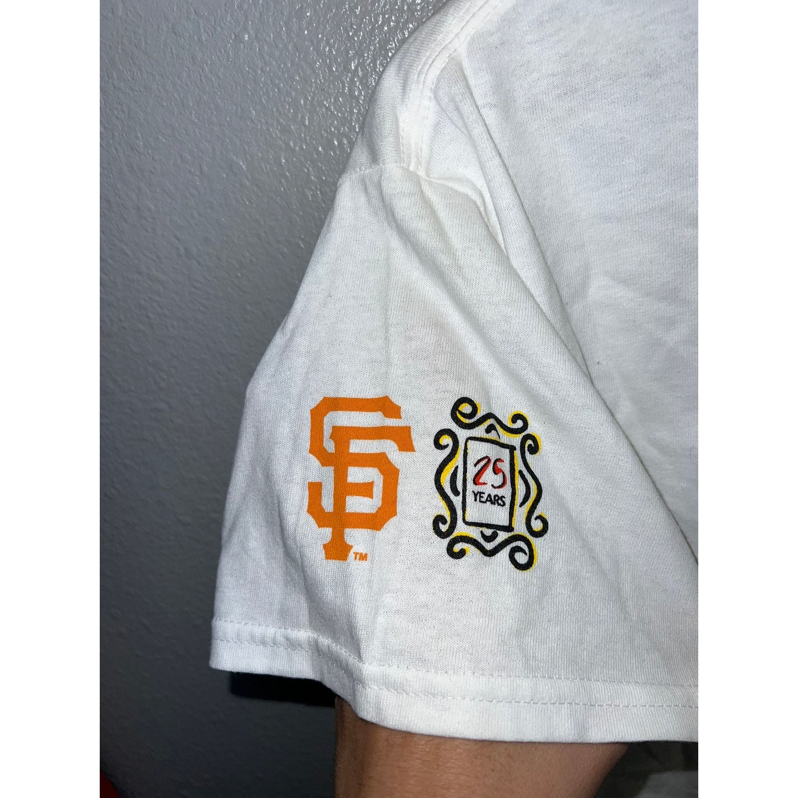Gildan San Francisco Giants Shirt Friends Television Show Promo Tee Size US M / EU 48-50 / 2 - 6 Thumbnail