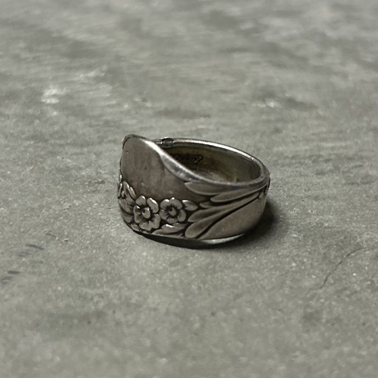 Vintage Custom Silver Floral Ring Size ONE SIZE - 1 Thumbnail