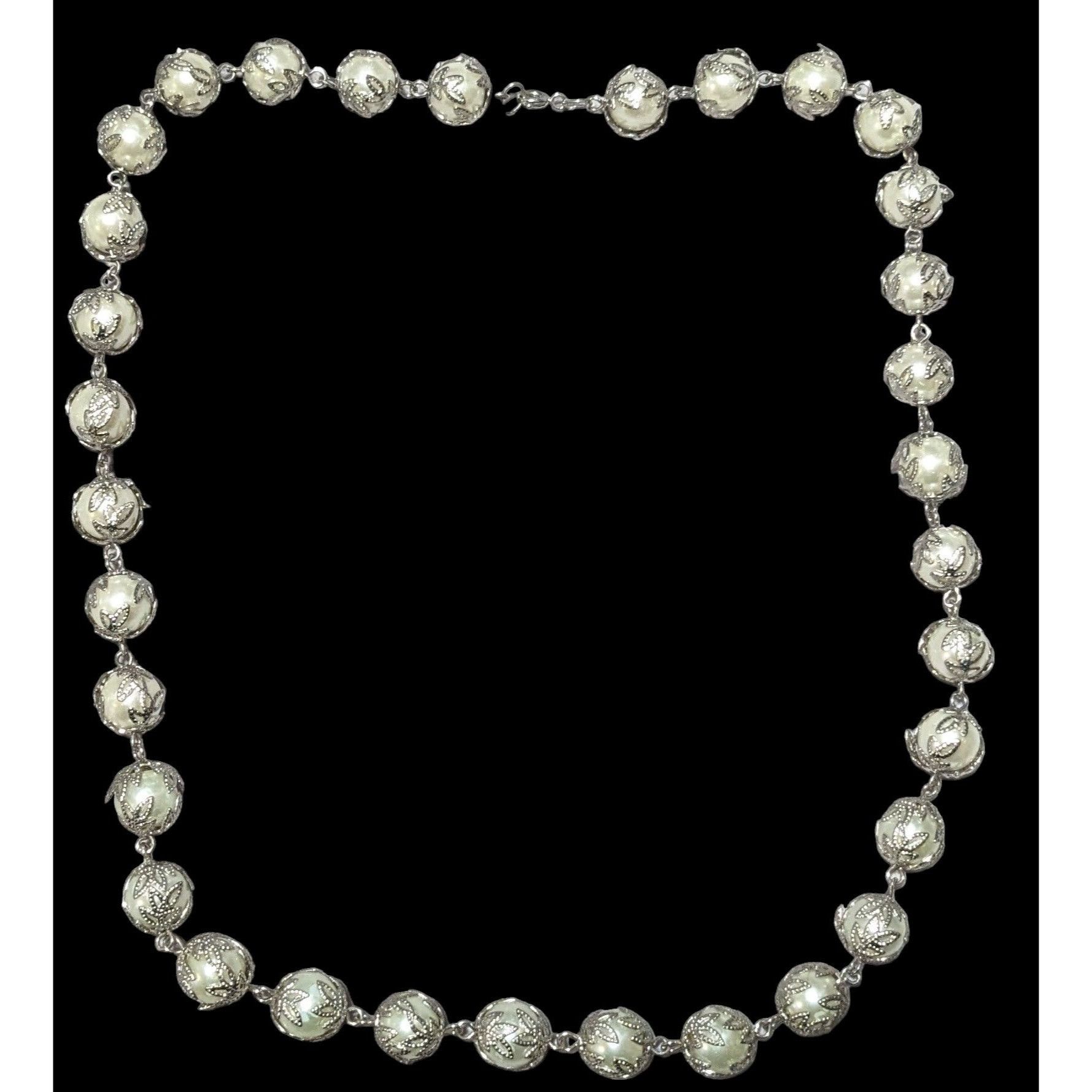 Other Whimsical Silver Leaf Capped Faux Pearl Necklace Size ONE SIZE - 1 Thumbnail
