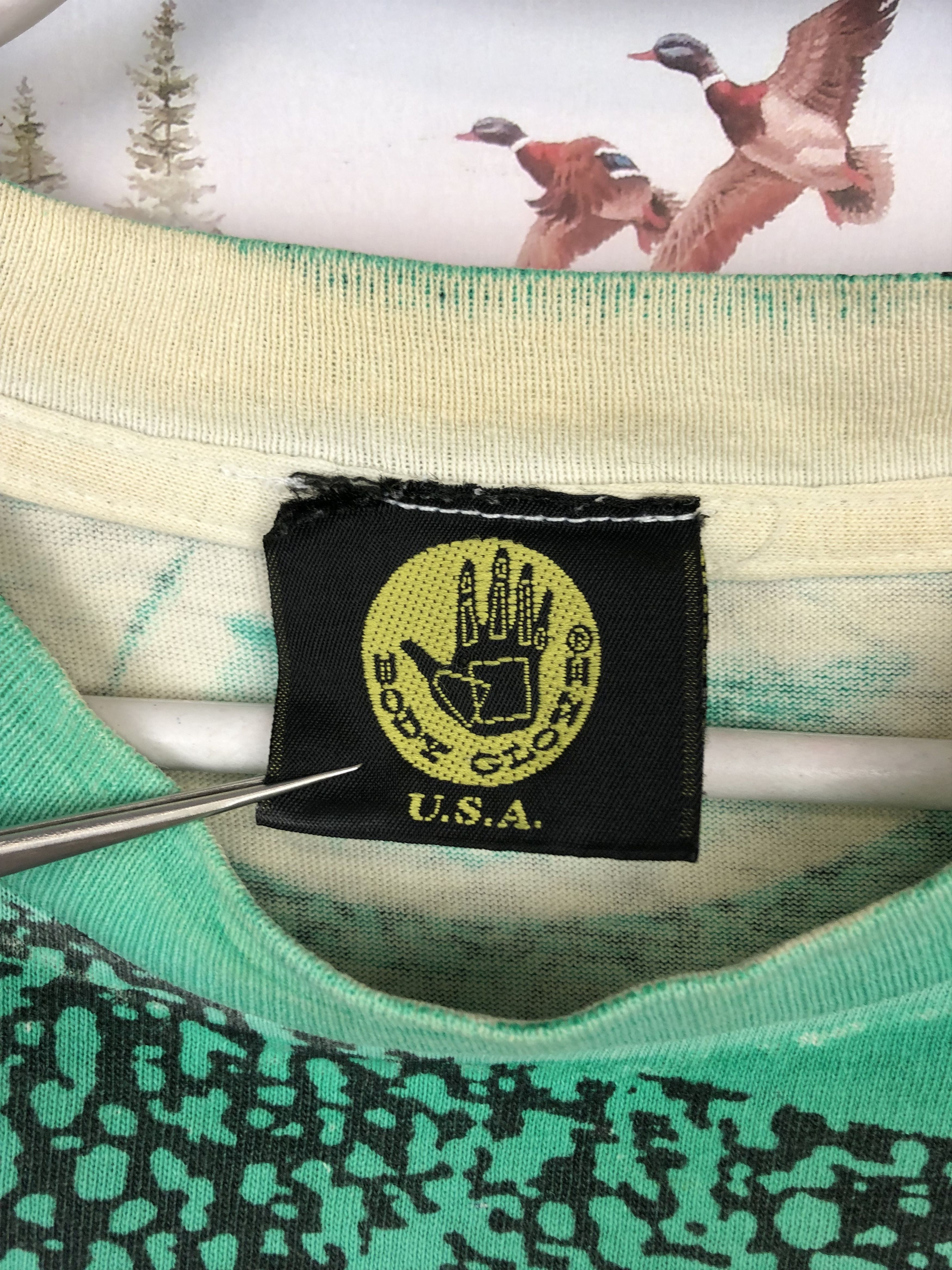 Vintage Vintage Body Glove Shirt Surfing All Over Print Tee Tie Die Size US XL / EU 56 / 4 - 6 Thumbnail