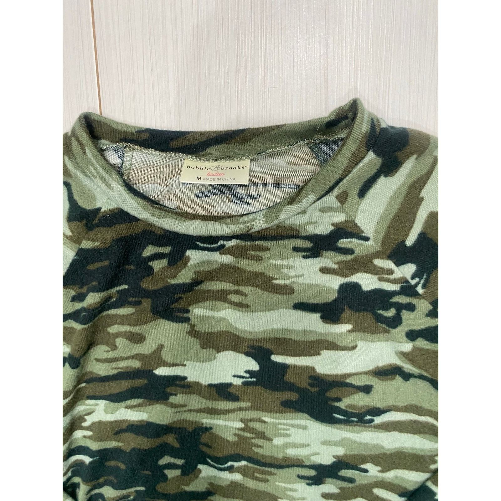 Other NWT Bobbie Brooks Camo Long Sleeve Crew Neck Super Cozy Top Size M / US 6-8 / IT 42-44 - 2 Thumbnail