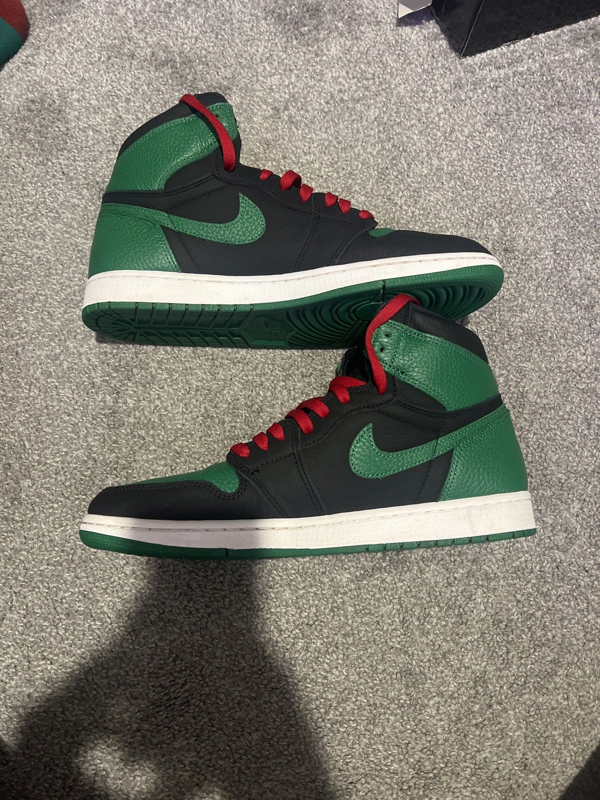 Jordan Brand Air Jordan Retro 1 Pine Green Size US 11.5 / EU 44-45 - 6 Thumbnail