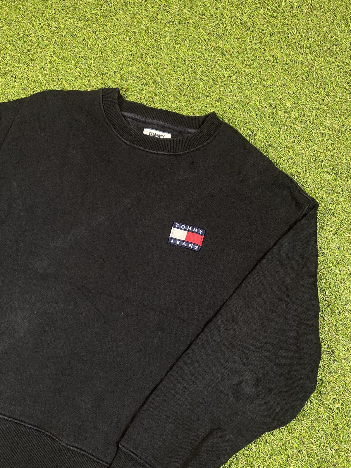 Tommy Hilfiger × Vintage Vintage Y2K Tommy Hilfiger sweatshirt crewneck size L Size US L / EU 52-54 / 3 - 2 Thumbnail