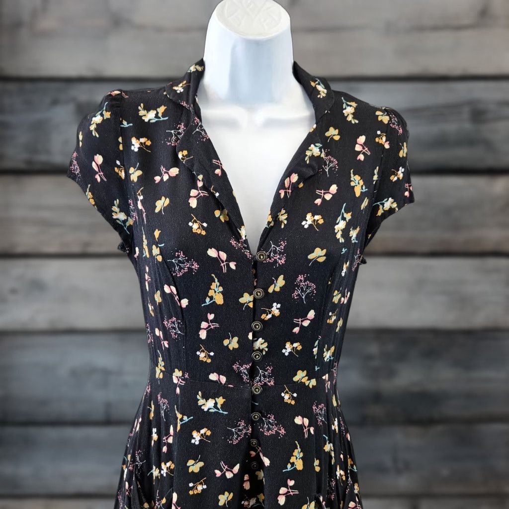 Vintage Kimchi Blue Romper Womens Black Pink Floral Pockets Short Sleeve Viscose Sz 0 Adult Womens Size 25" / US 0 / IT 36 - 1 Thumbnail
