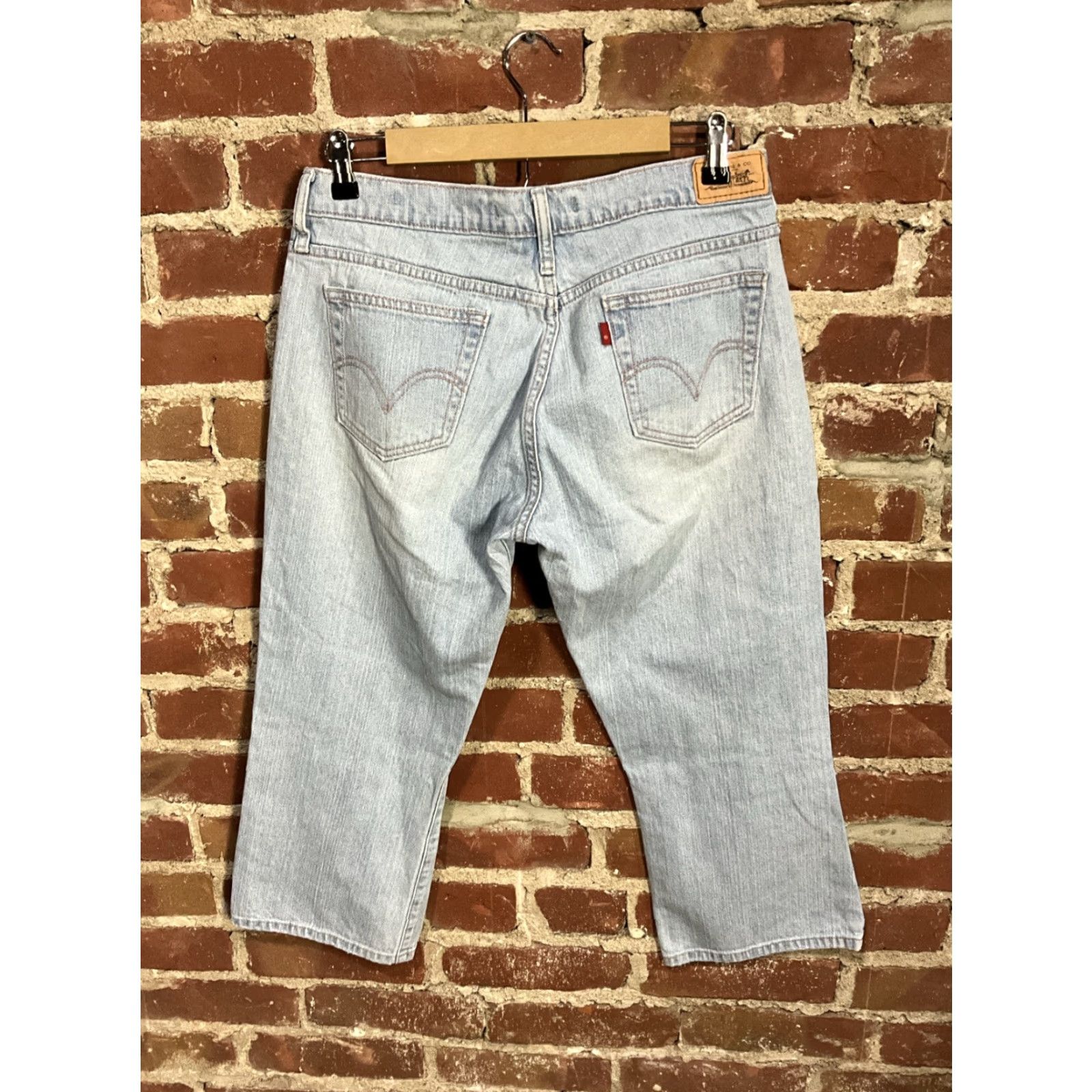 Levi's Levi’s 515 Cropped Denim Jeans Medium Wash Size 10 Womens Capri Cropped Denim Jeans Blue 515 Cropped Women's Jeans Mens? Size ONE SIZE - 3 Thumbnail