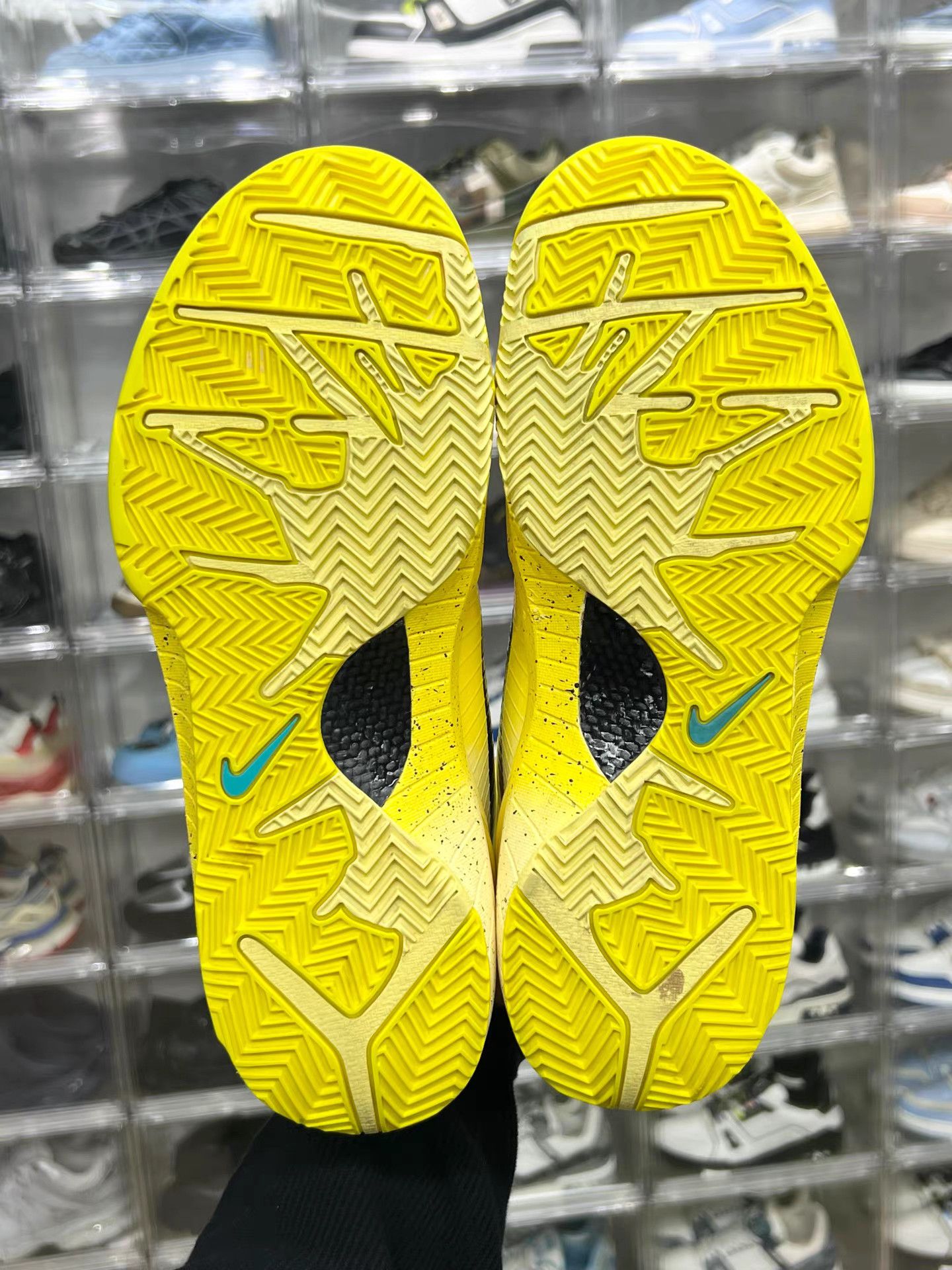 Nike NIKE ZK4 CHB Kobe Yellow Basketball Shoes K15 Size US 11 / EU 44 - 7 Thumbnail