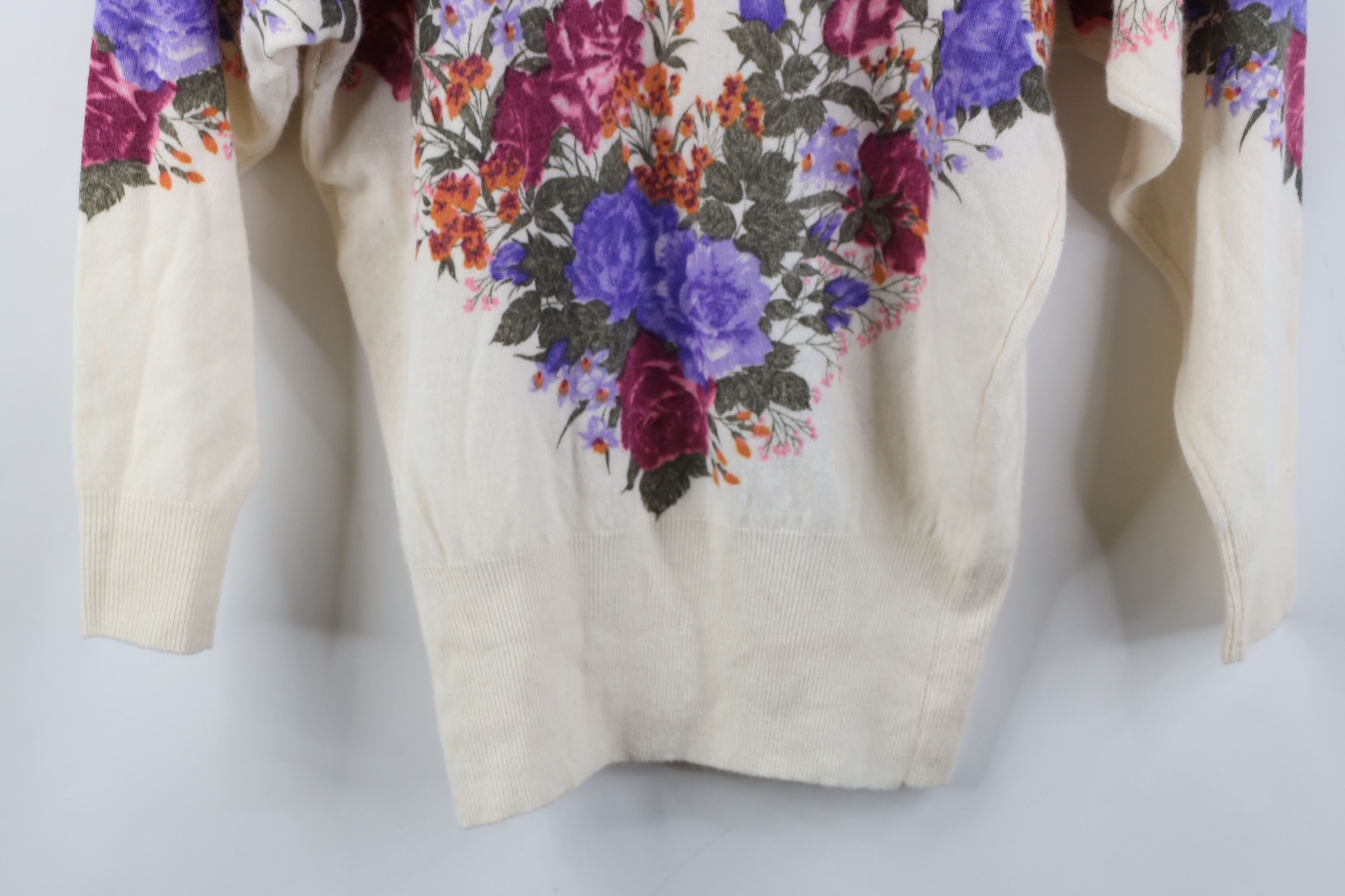 Vintage Deadstock Vintage 90s Lambswol Embroidered Flower Sweater Size M / US 6-8 / IT 42-44 - 16 Thumbnail