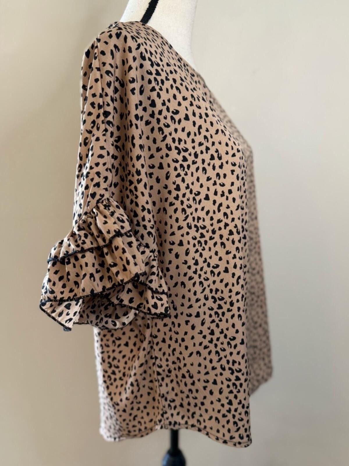 Other Romantic Hut leopard print short flutter sleeve top SZ LG Size L / US 10 / IT 46 - 2 Thumbnail