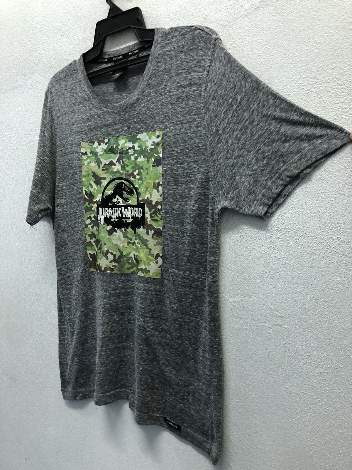 Vintage Vintage AINTFAKE Universal City Studios Jurassic World Shirt Size US L / EU 52-54 / 3 - 6 Thumbnail