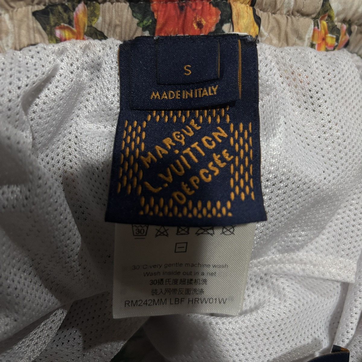 Louis Vuitton VERY RARE LOUIS VUITTON SAND BEACH PRINT SWIMSHORTS Size US 30 / EU 46 - 5 Thumbnail