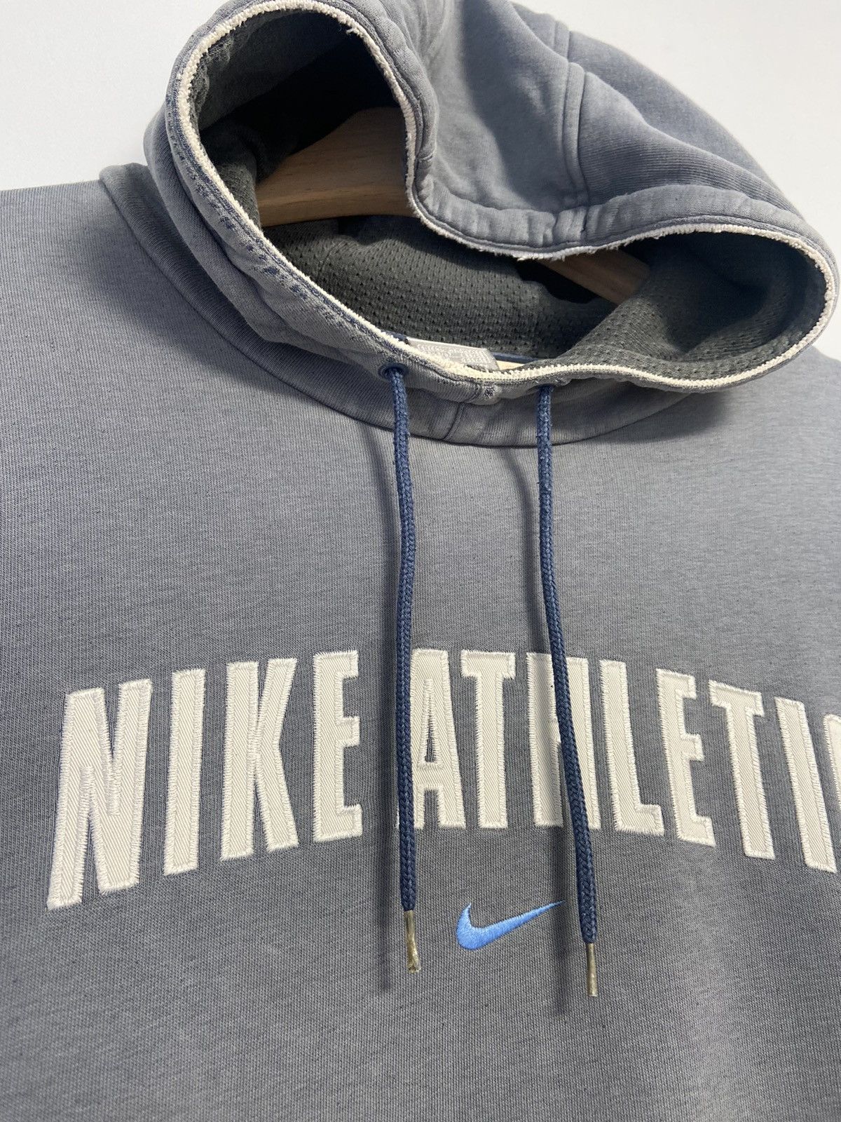 Vintage Vintage Nike hoodie big logo distressed size XL Size US XL / EU 56 / 4 - 7 Thumbnail