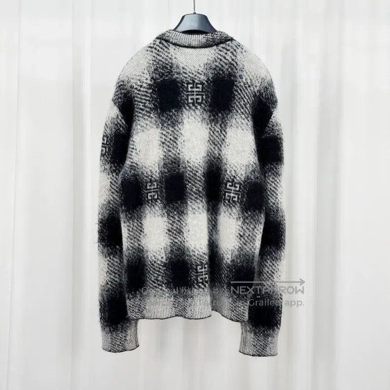 Givenchy Givenchy Mohair black and white checkered sweater Size US L / EU 52-54 / 3 - 2 Thumbnail