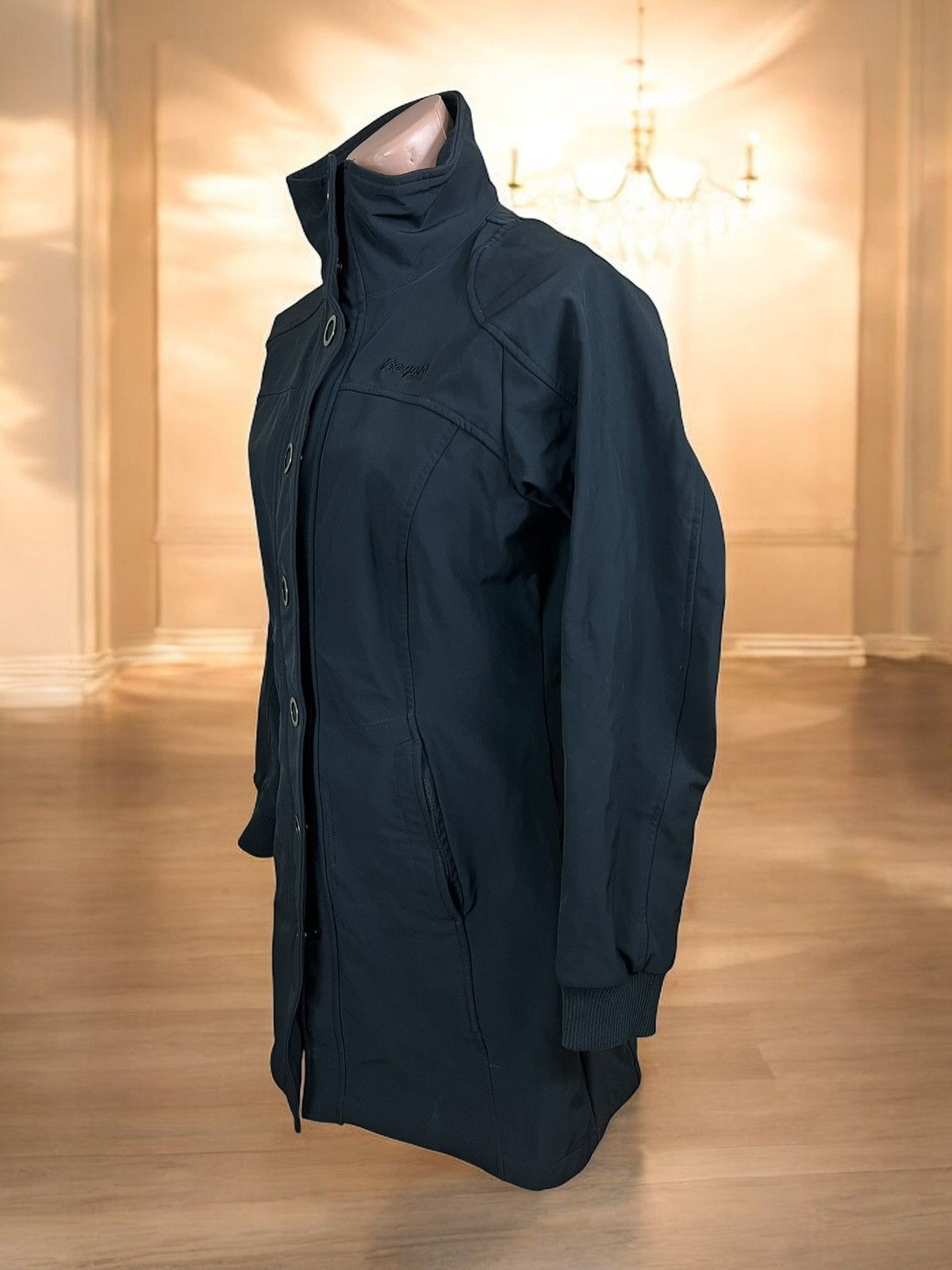 Bergans of Norway Bergans of Norway Mandal Lady softshell parka size L Size US M / EU 48-50 / 2 - 4 Thumbnail