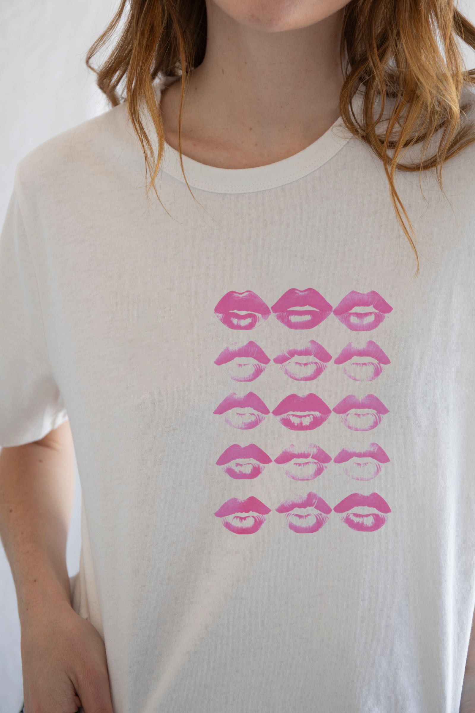 Designer × Vintage Kisses Tee – Playful and Chic Graphic T-Shirt Size S / US 4 / IT 40 - 3 Thumbnail