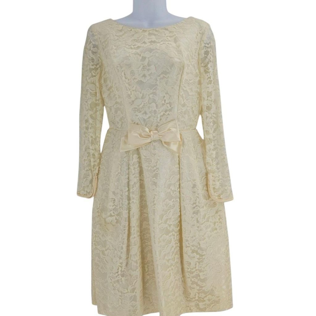Vintage Vintage 1960s Cream Lace Dress w/ Bow Detail | Union Made Size XS / US 0-2 / IT 36-38 - 1 Thumbnail