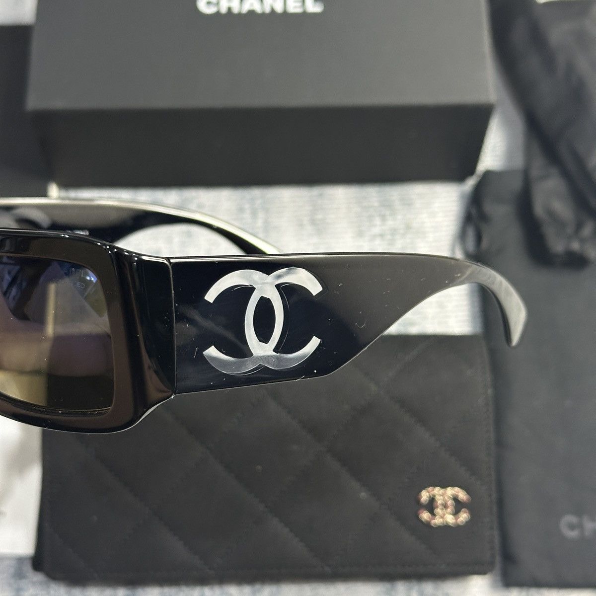 Chanel CHANEL 0CH5526 C501W1 SUNGLASSES Size ONE SIZE - 4 Thumbnail
