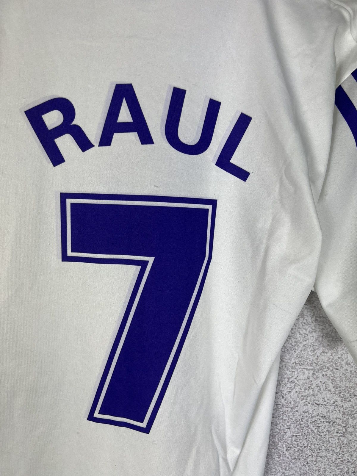 Vintage Vintage Real Madrid Raul #7 Soccer Jersey Football Shirt Size US L / EU 52-54 / 3 - 5 Thumbnail